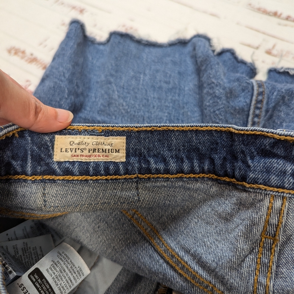 Levis 501 cut off jean shorts - Picture 6 of 10